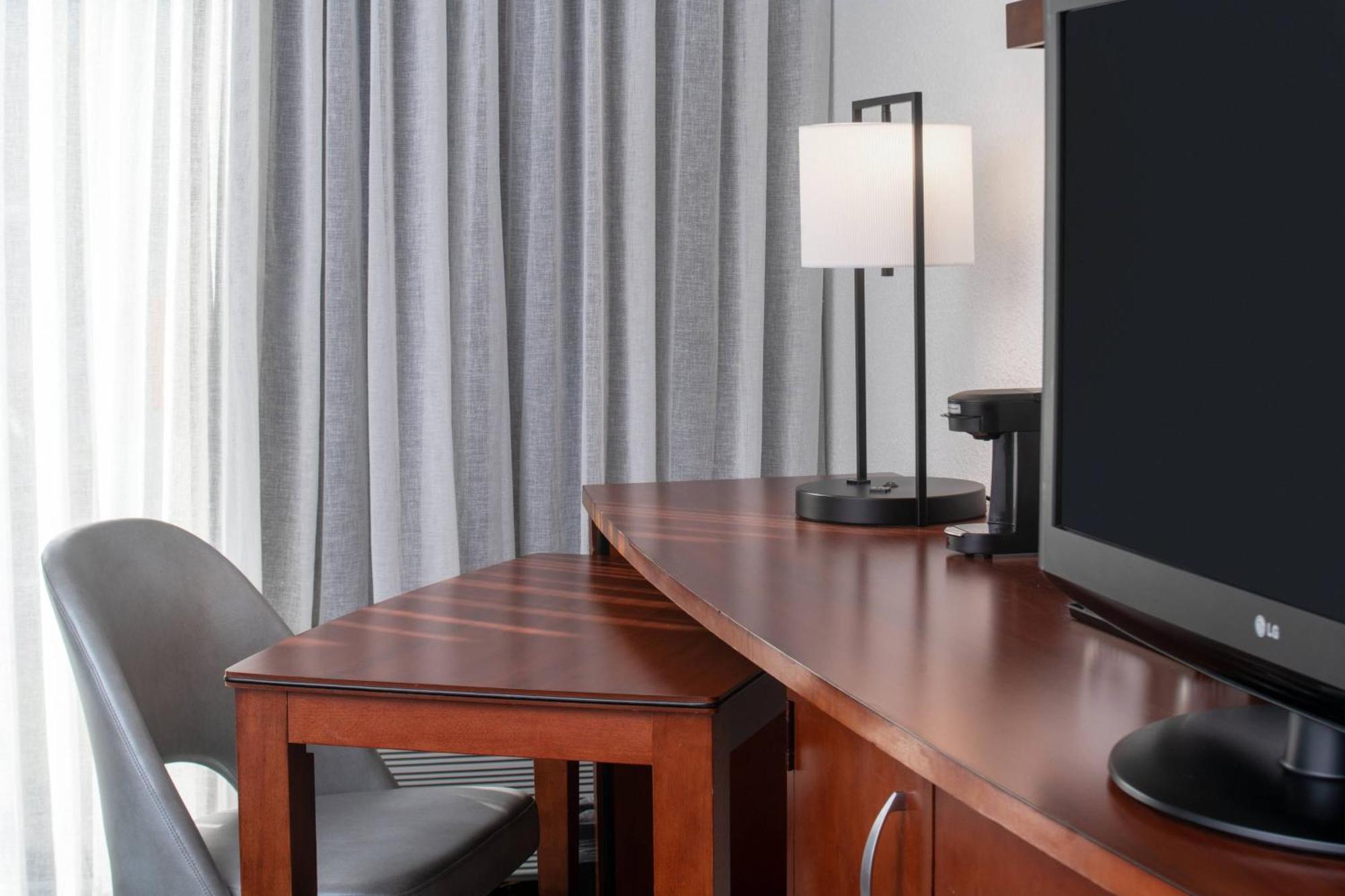 Courtyard By Marriott Dulles Airport Herndon/Reston Екстер'єр фото