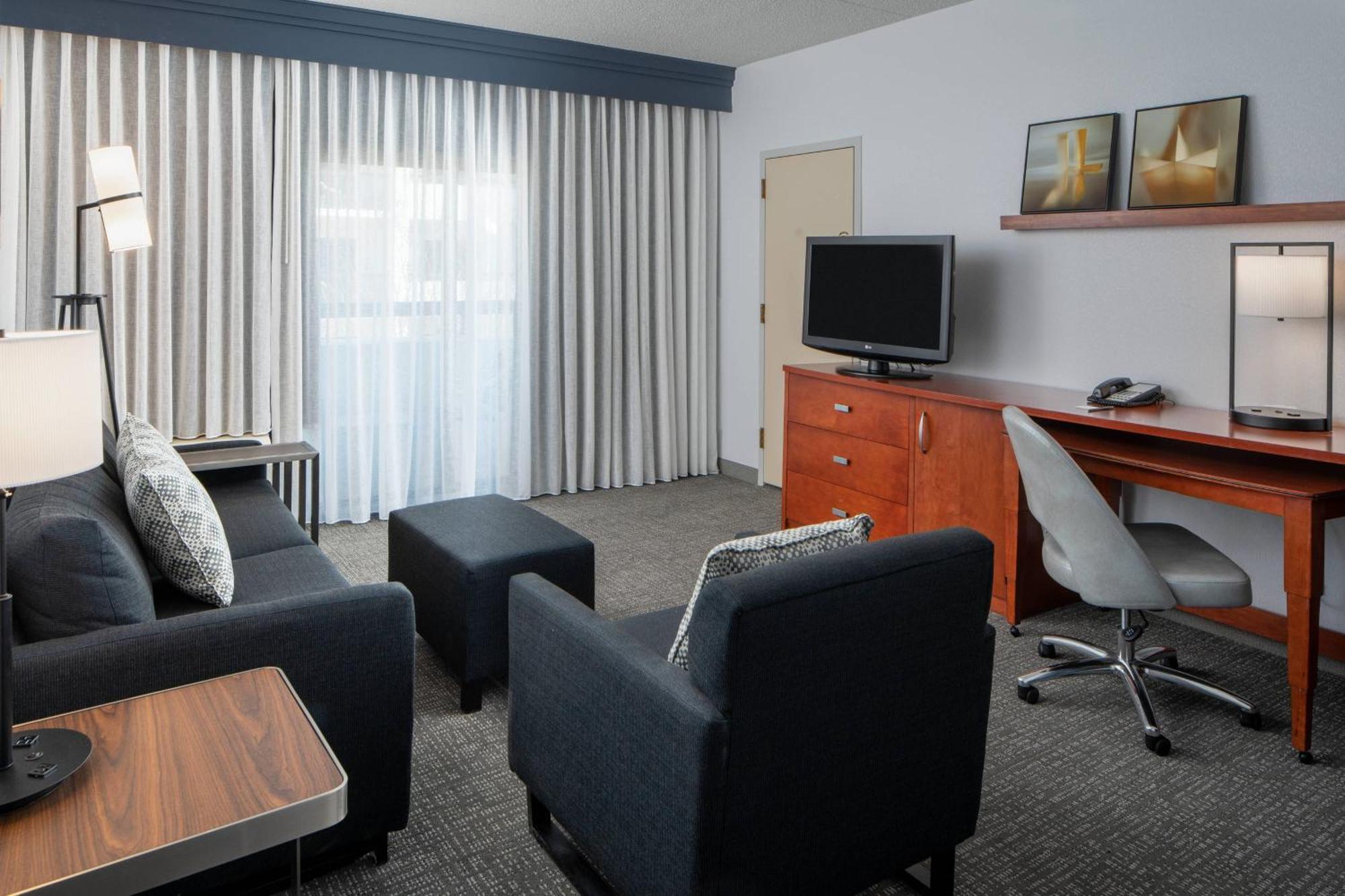 Courtyard By Marriott Dulles Airport Herndon/Reston Екстер'єр фото