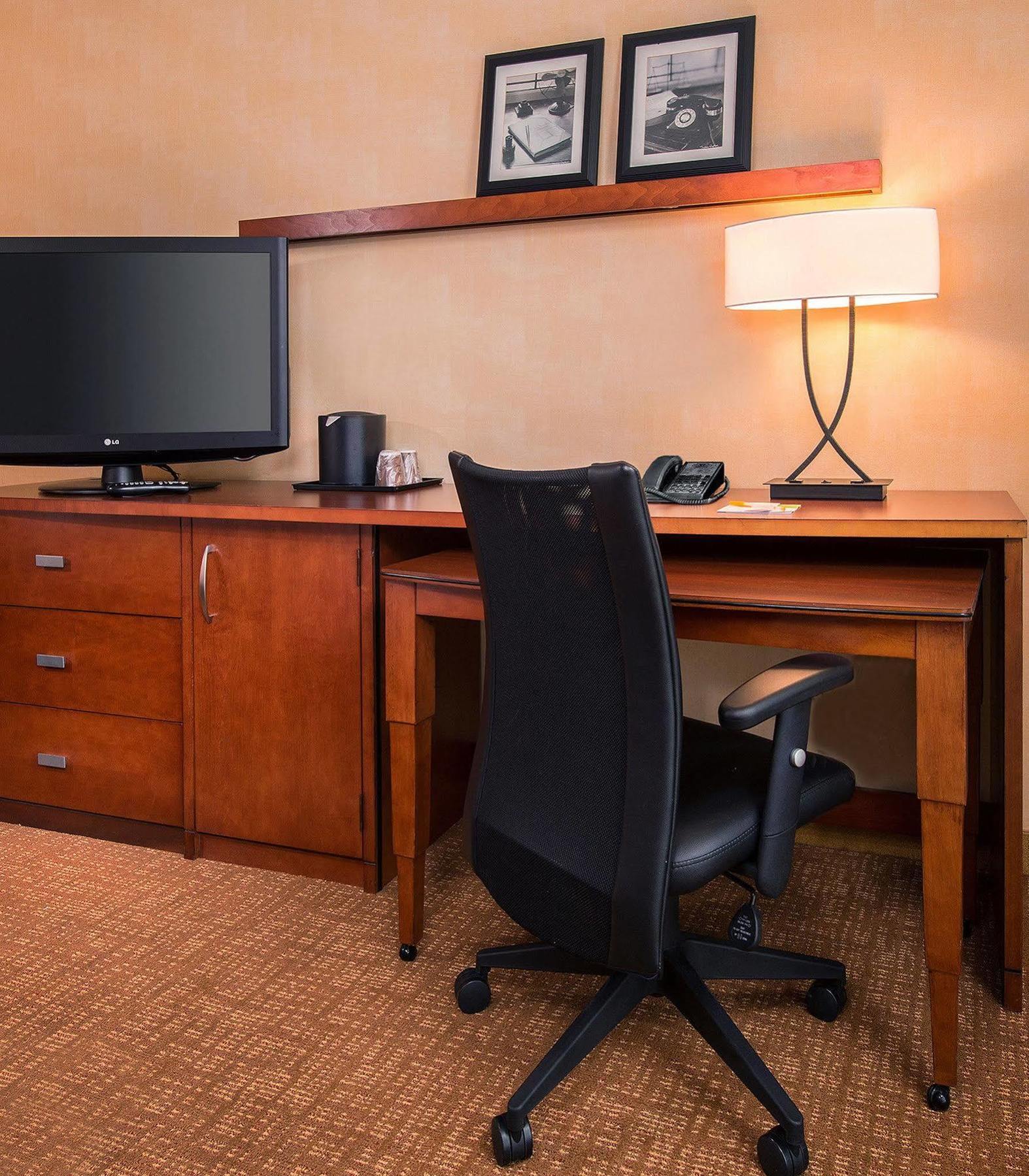 Courtyard By Marriott Dulles Airport Herndon/Reston Екстер'єр фото